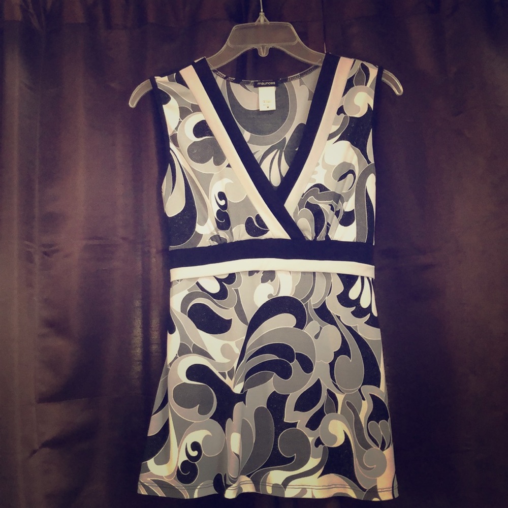 Women’s sleeveless dress blouse, Size M, Maurice’s